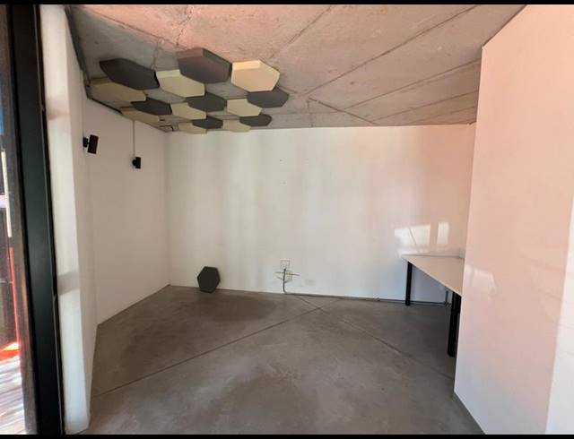 BUSINESS PROPERTY TO RENT IN WALMER